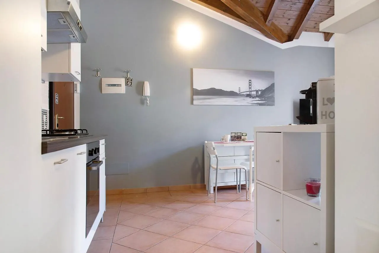 Relax Tra Monti E Laghi Apartment Brenta Italy
